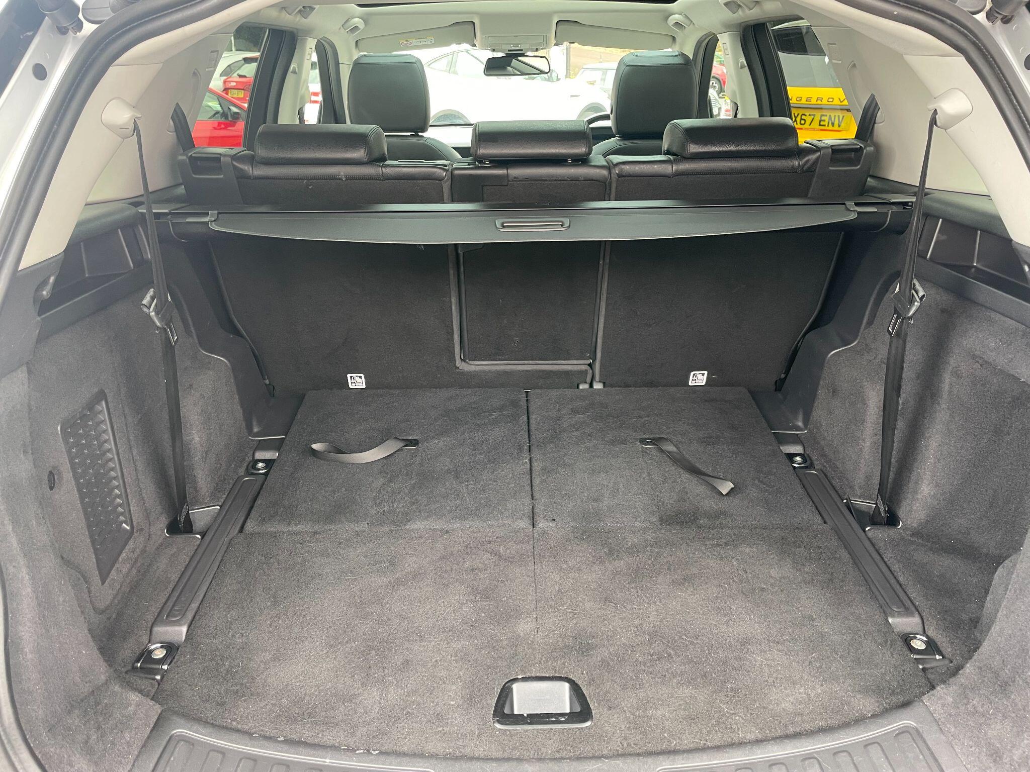 Land Rover Discovery Sport view 33