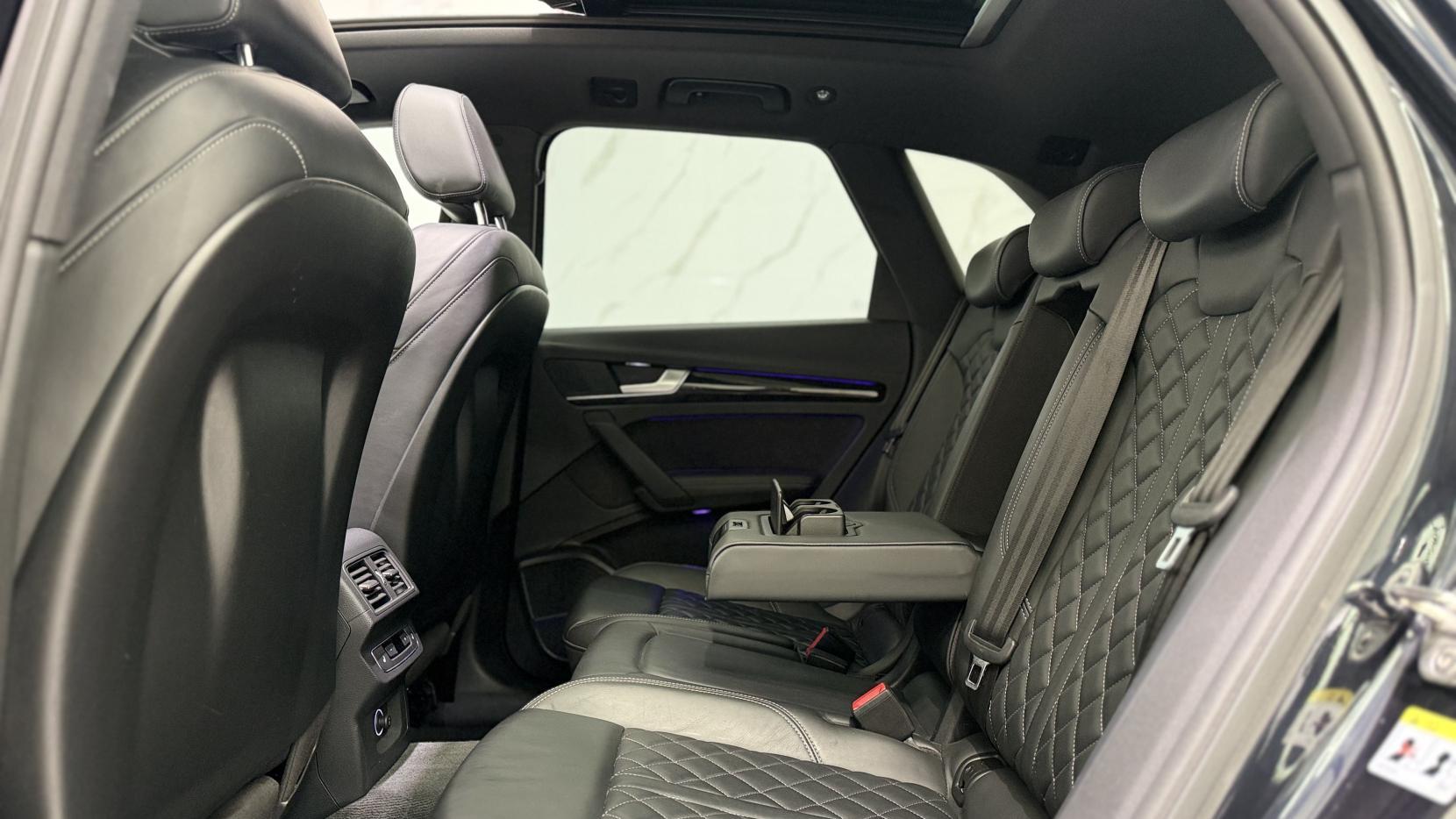 Audi SQ5 view 9