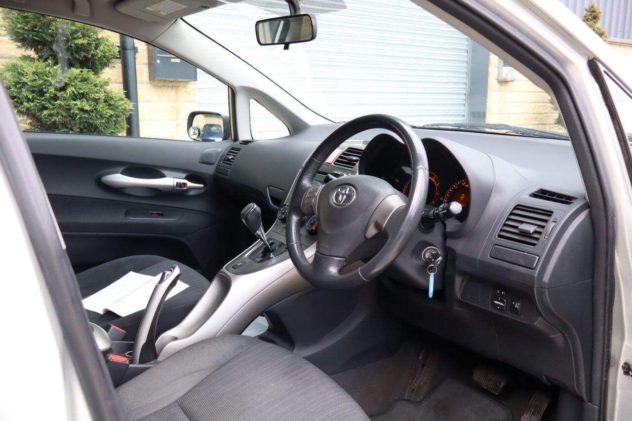 Toyota Auris view 8