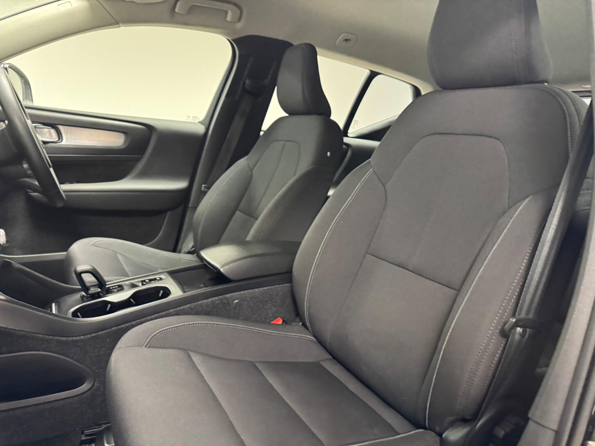 Volvo XC40 view 11
