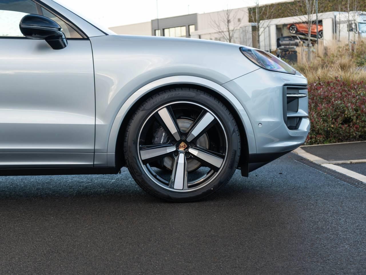 Porsche Cayenne view 12