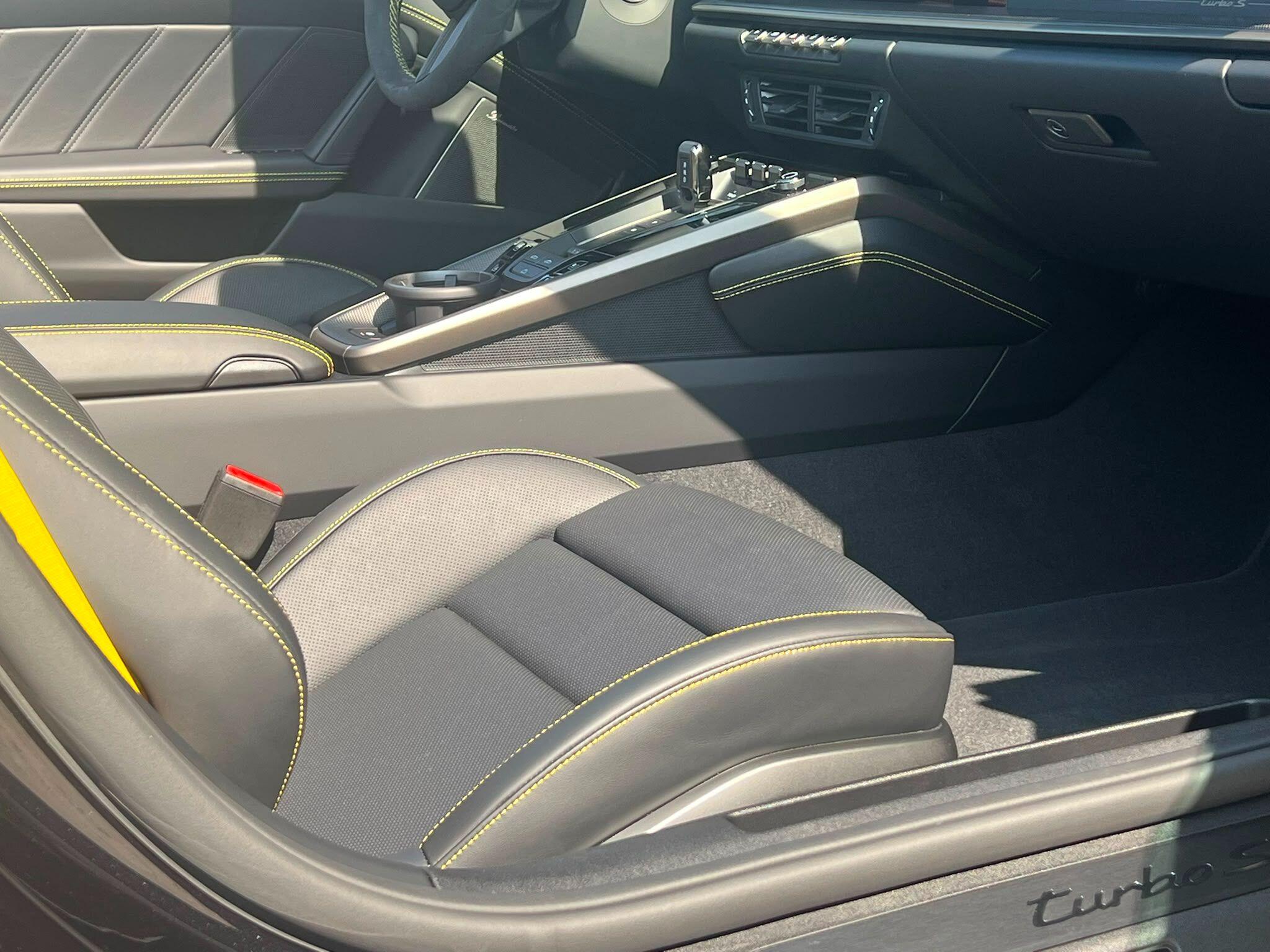 Porsche 911 view 12
