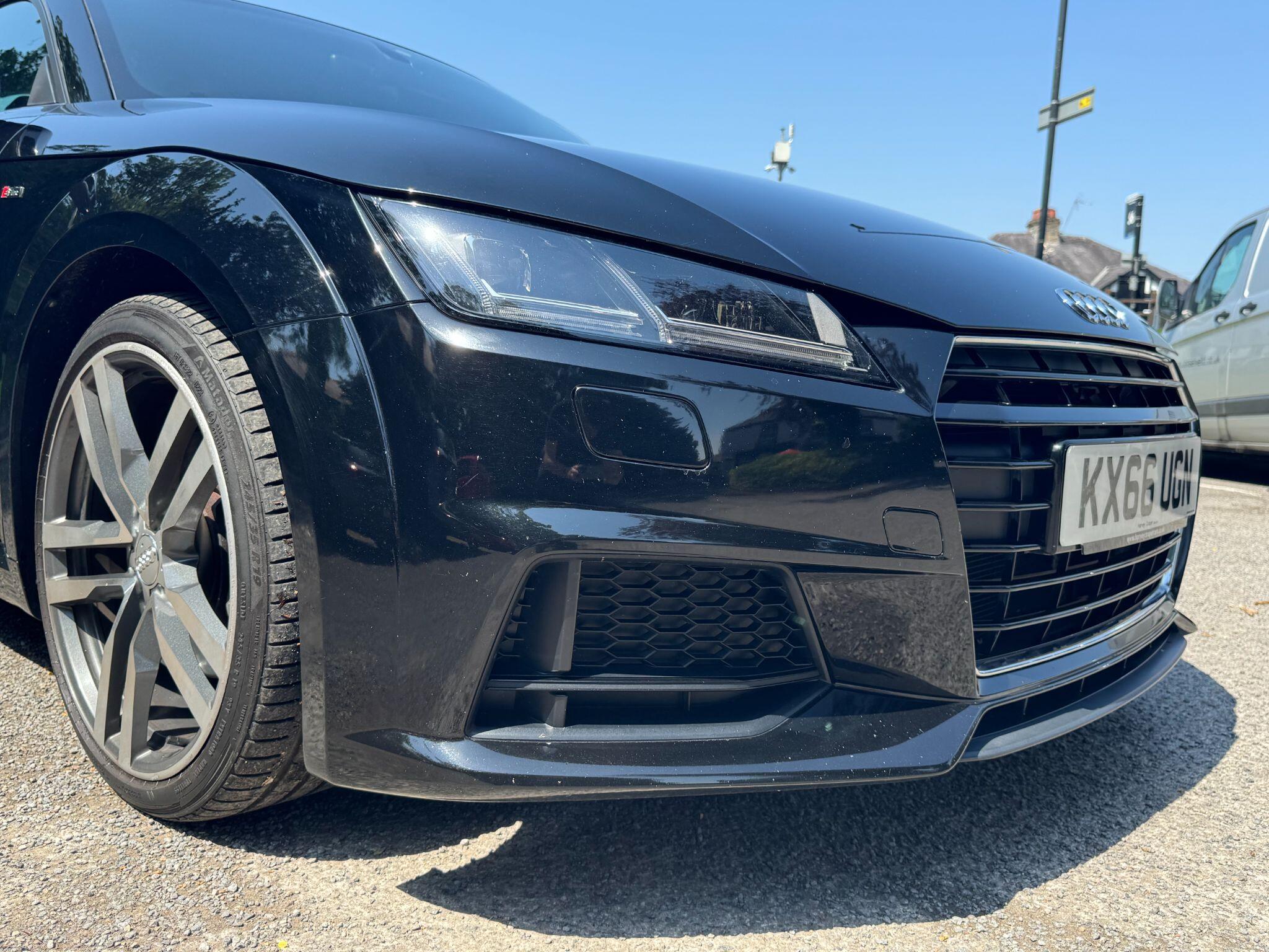 Audi TT view 11