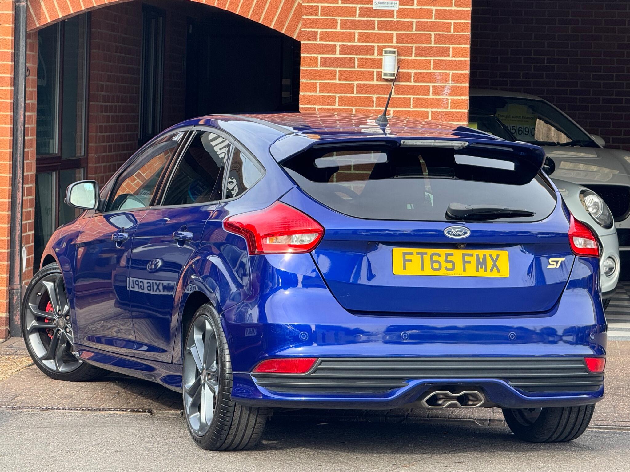 Ford Focus view 3