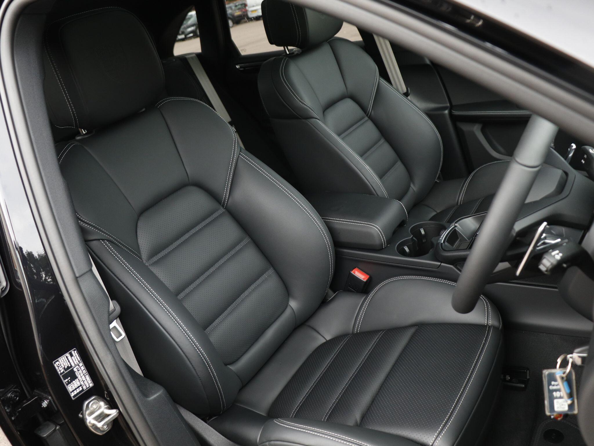 Porsche Macan view 24