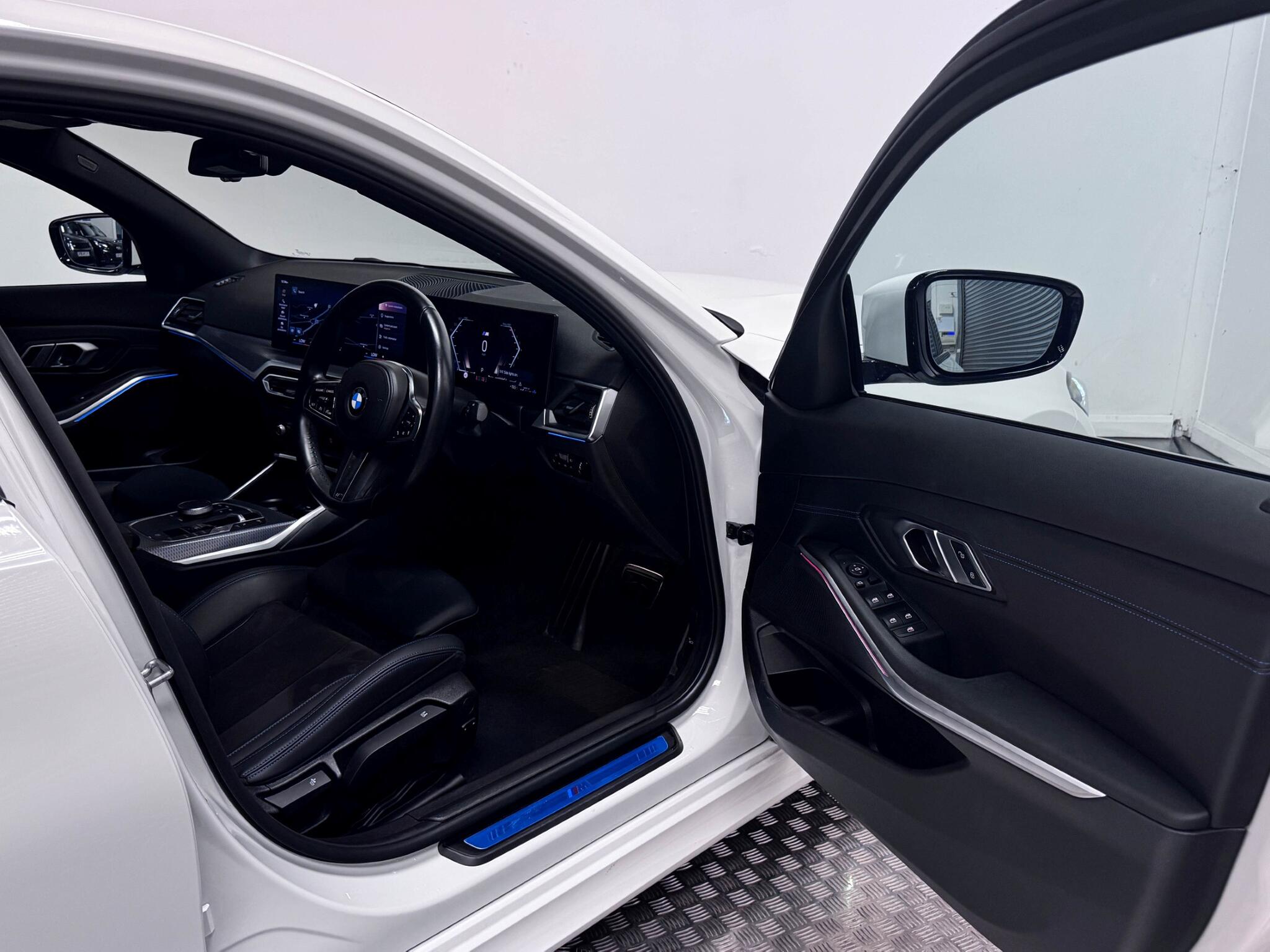 BMW 3 Series view 17