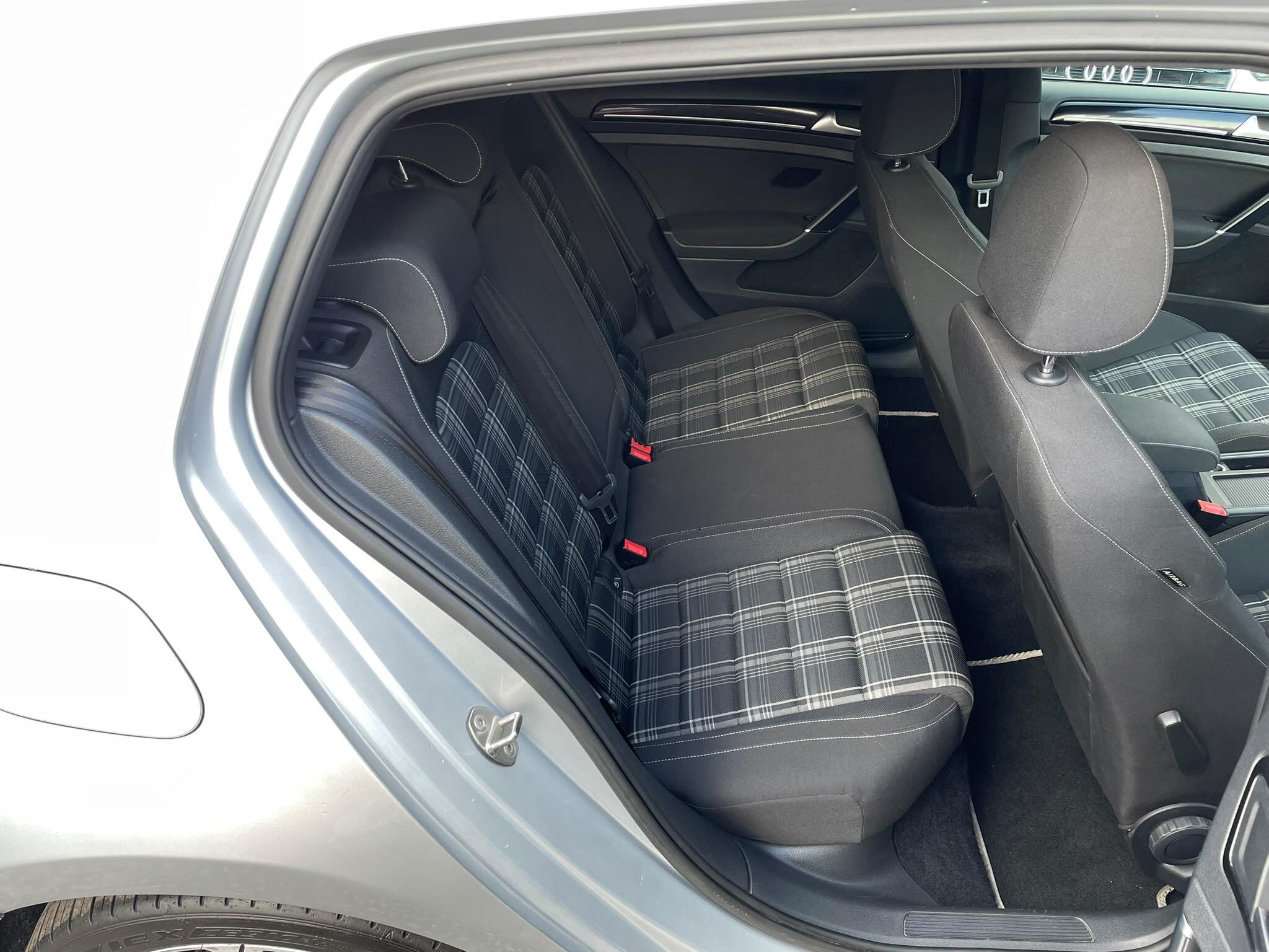 Volkswagen Golf view 13
