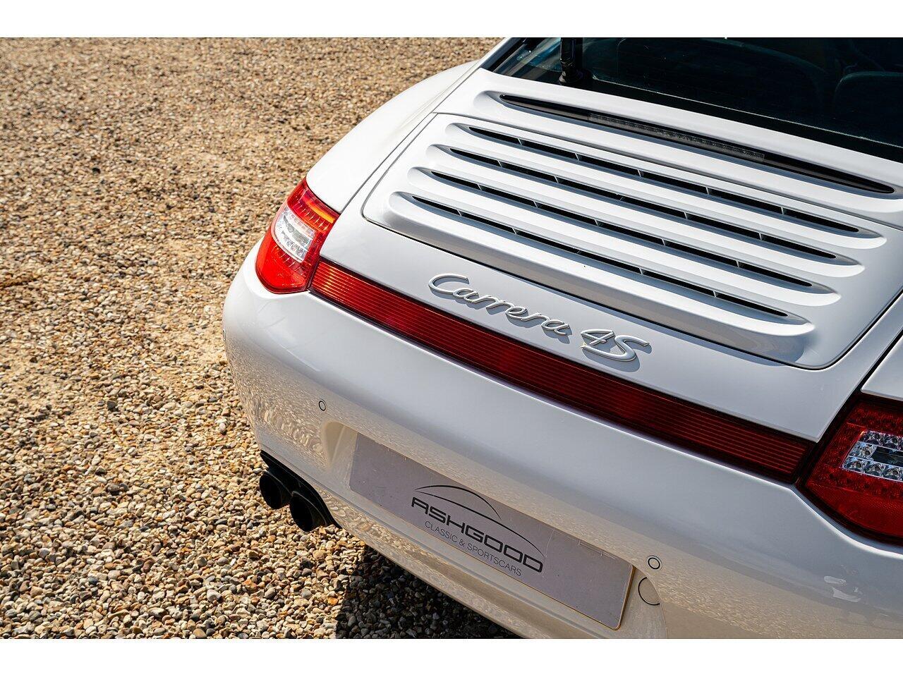 Porsche 911 main image