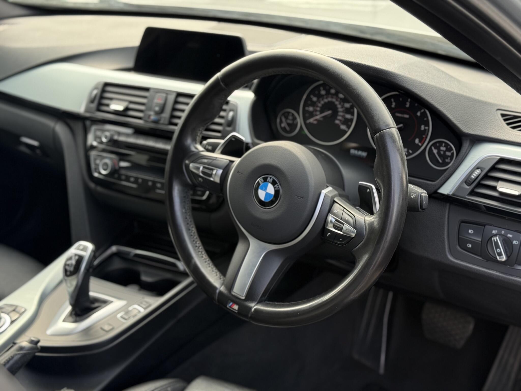 BMW 3 Series view 22