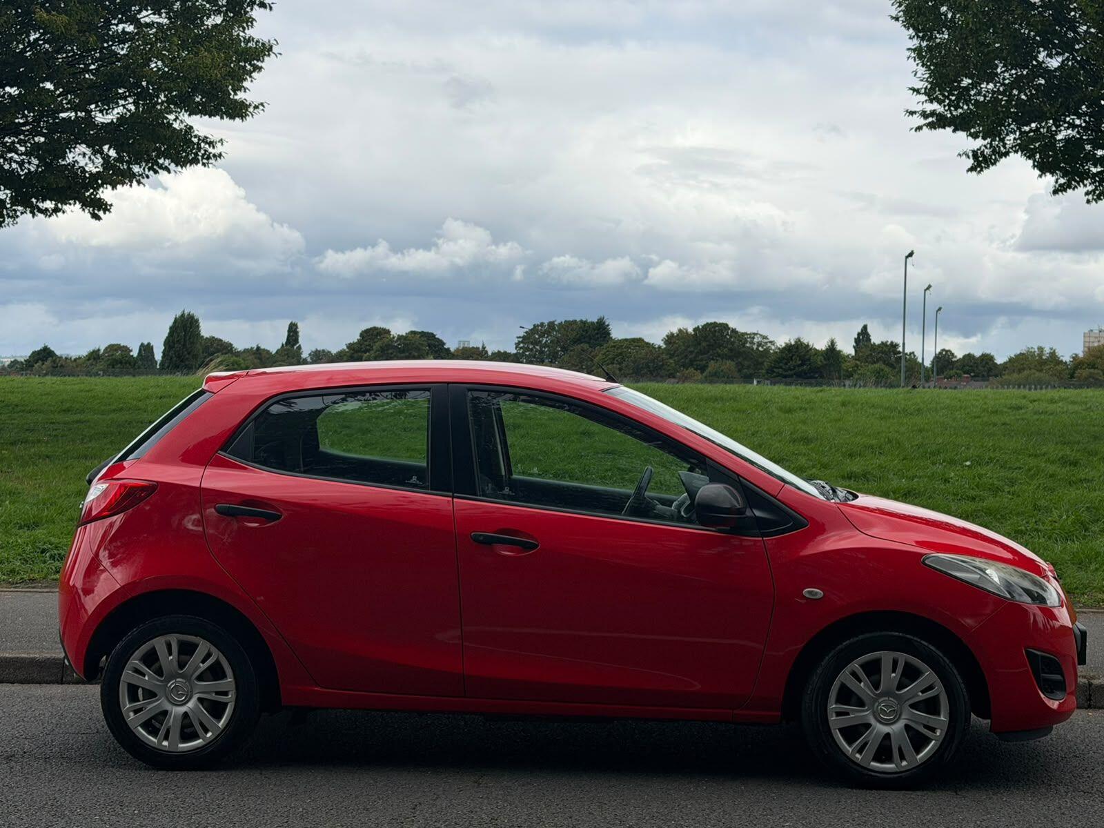 Mazda Mazda2 view 8