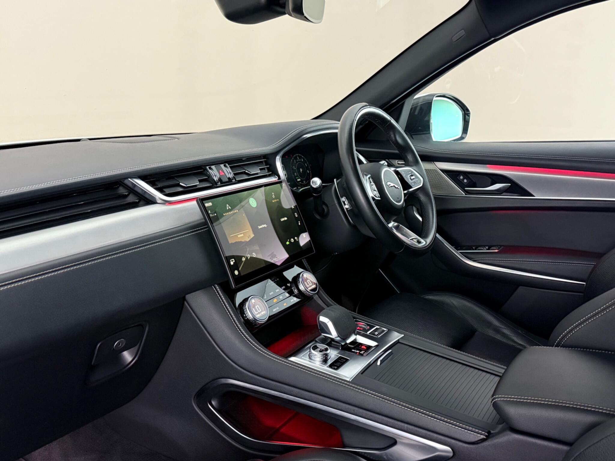 Jaguar F-Pace view 4