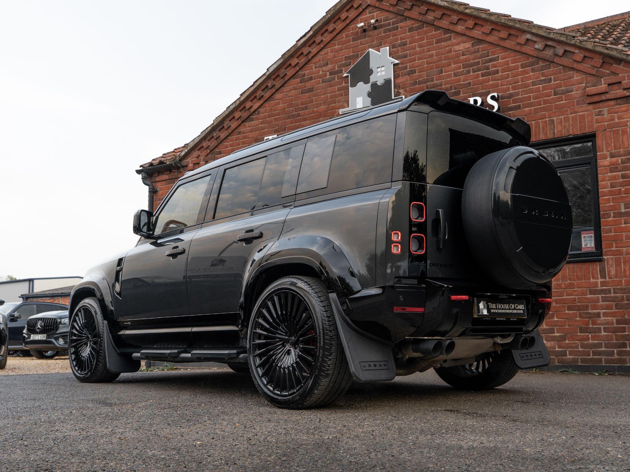 Land Rover Defender 110 view 12