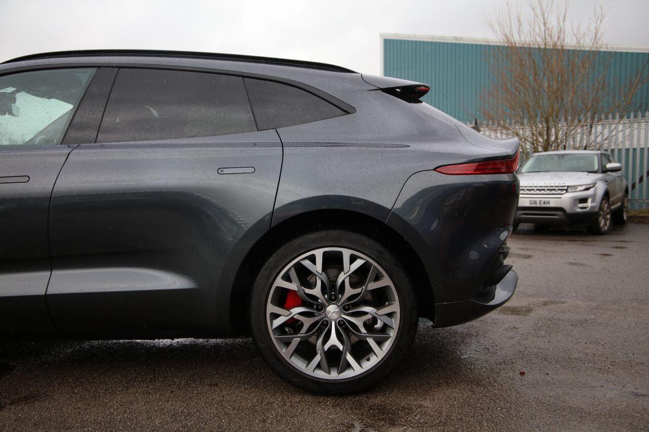 Aston Martin DBX view 24