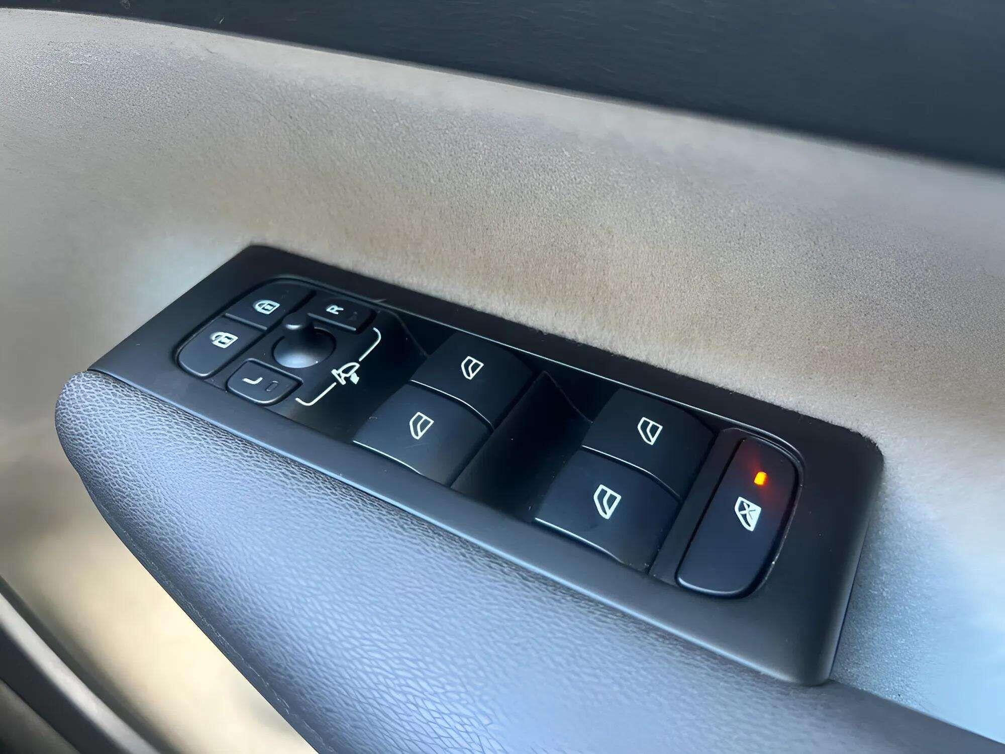 Volvo XC40 view 21