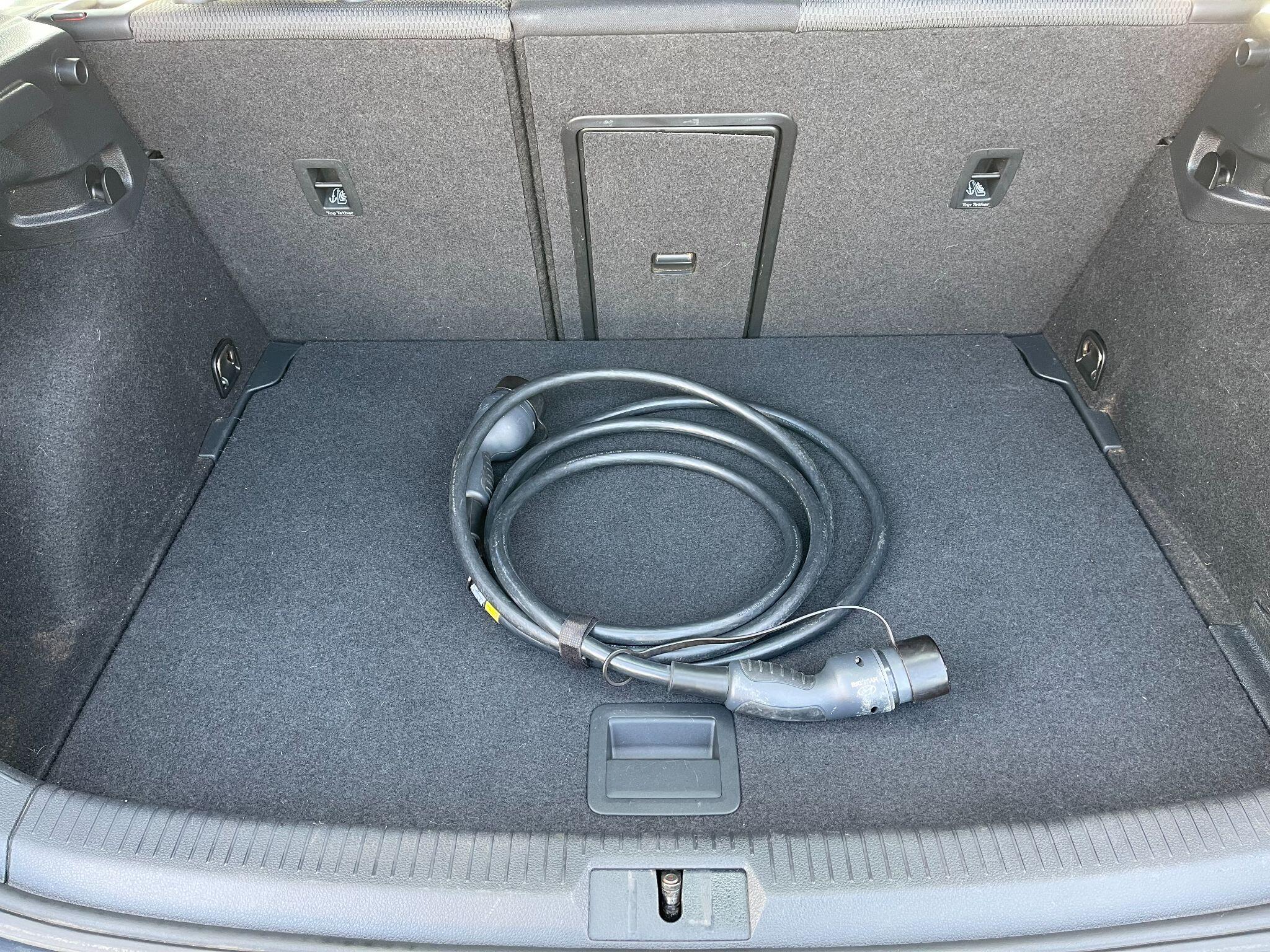 Volkswagen E-Golf view 40