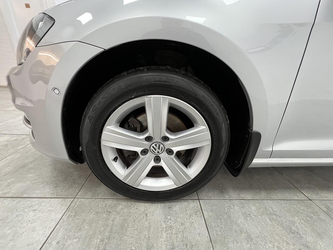 Volkswagen Golf view 20