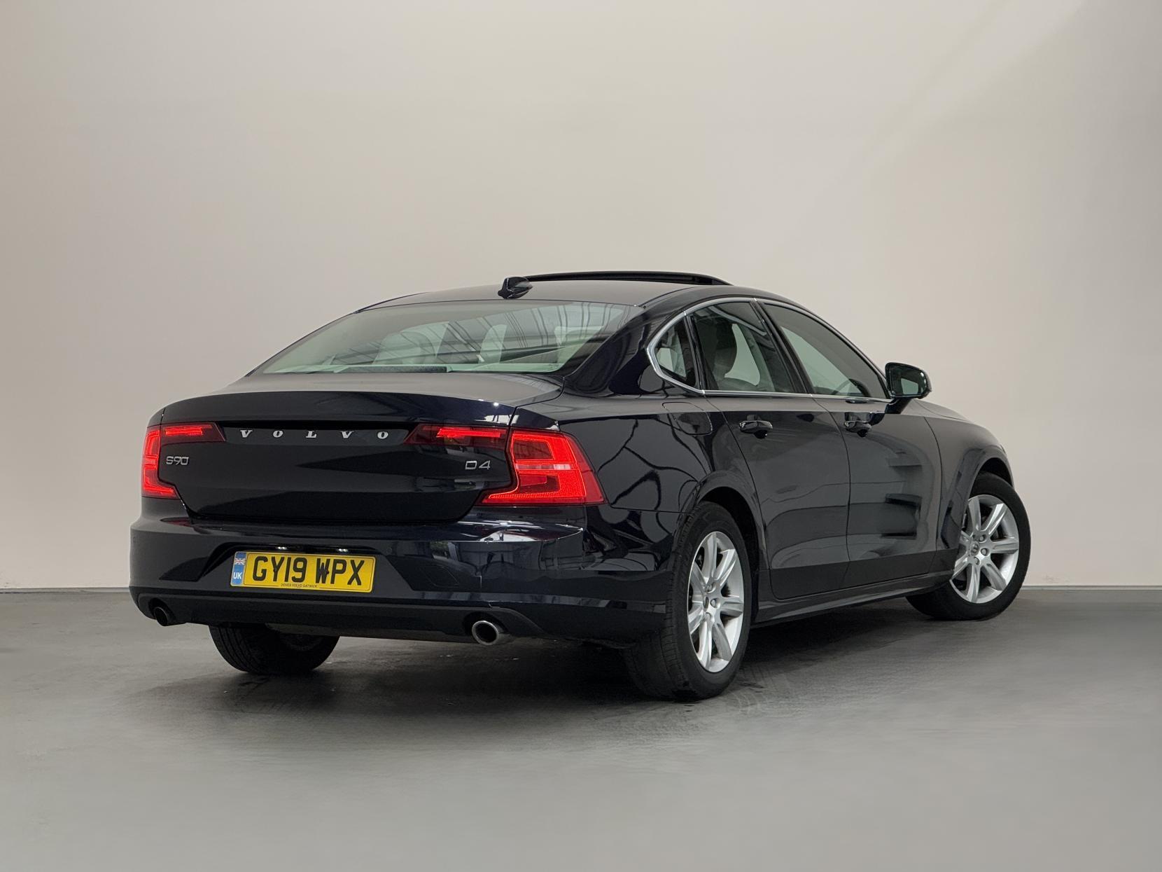 Volvo S90 view 14