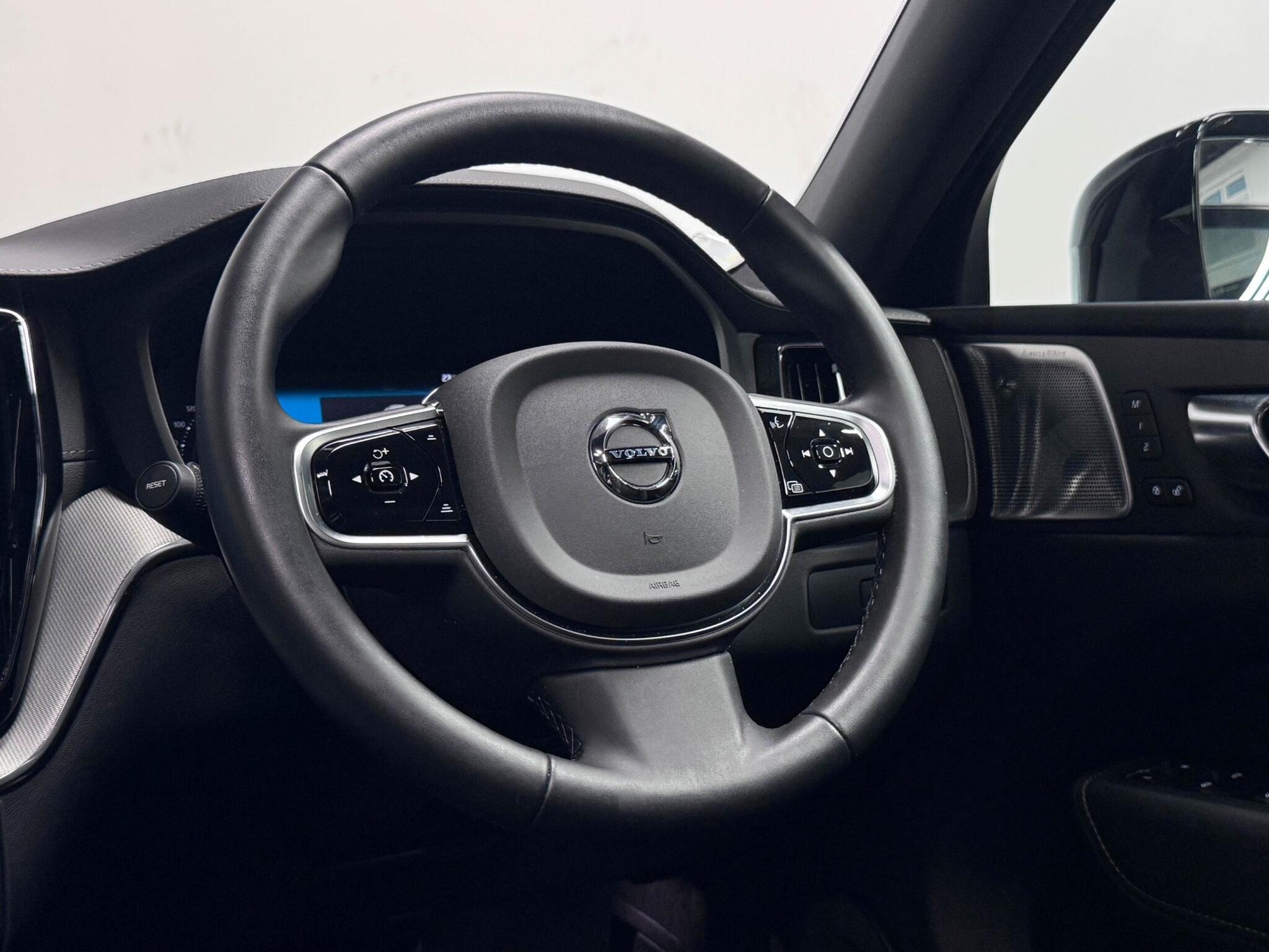 Volvo XC60 view 33