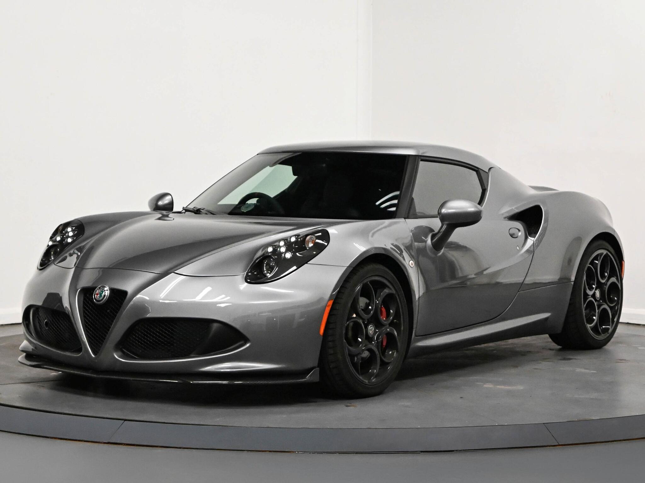 Alfa Romeo 4c view 6
