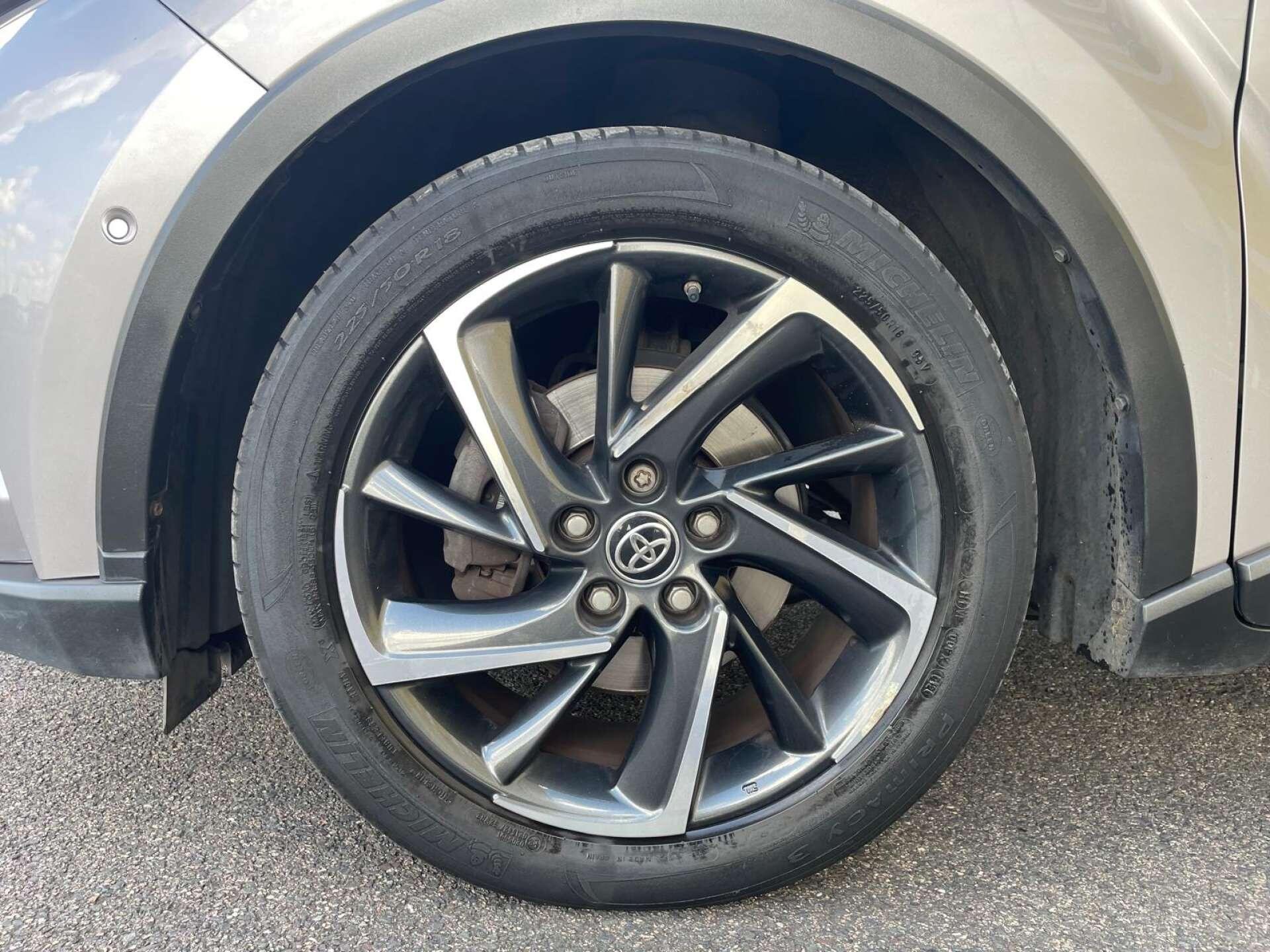 Toyota C-HR view 4