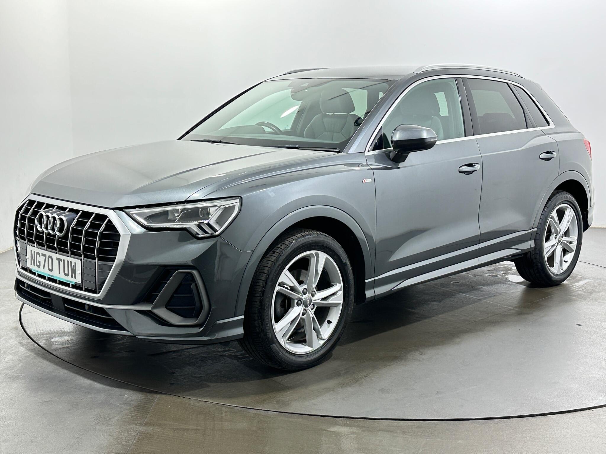 Audi Q3 view 4