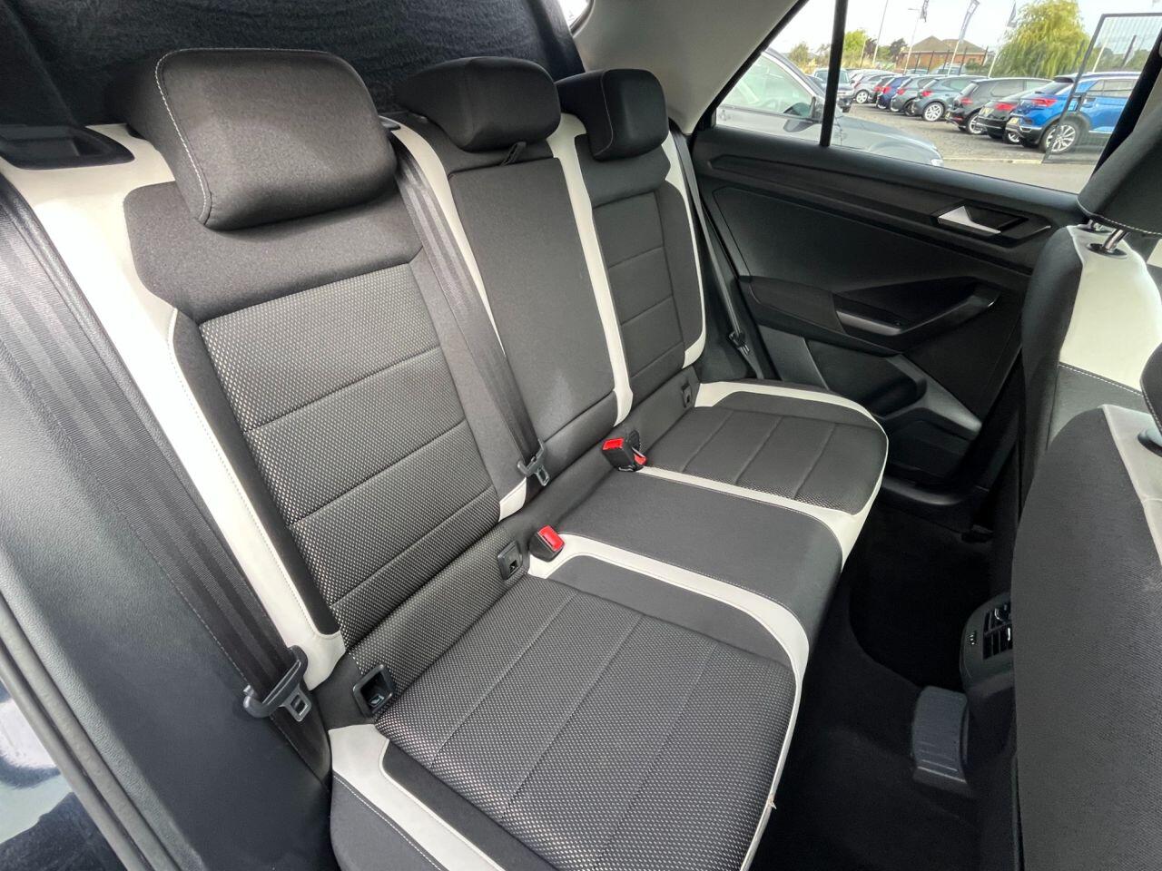 Volkswagen T-Roc view 14