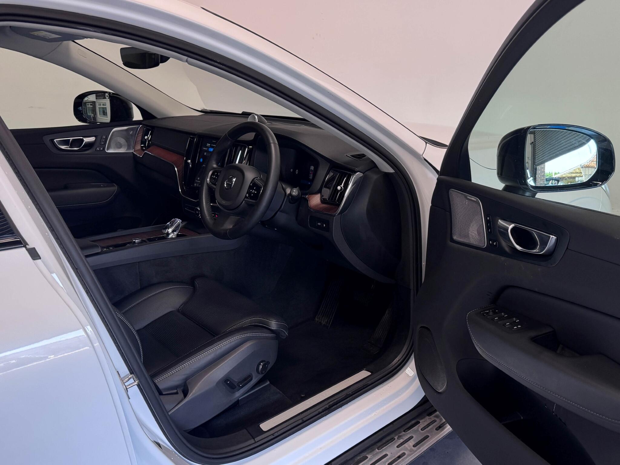 Volvo XC60 view 35