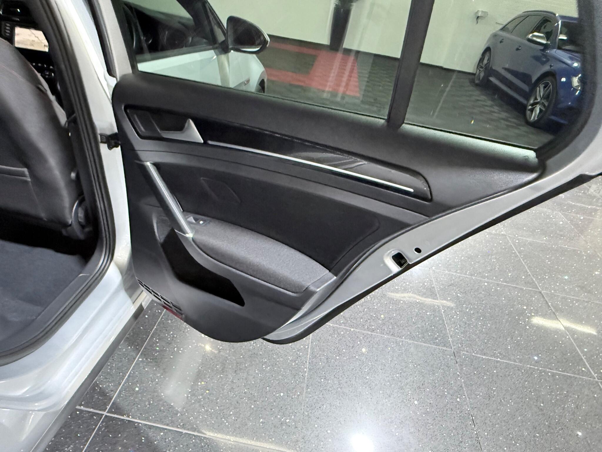 Volkswagen Golf view 57