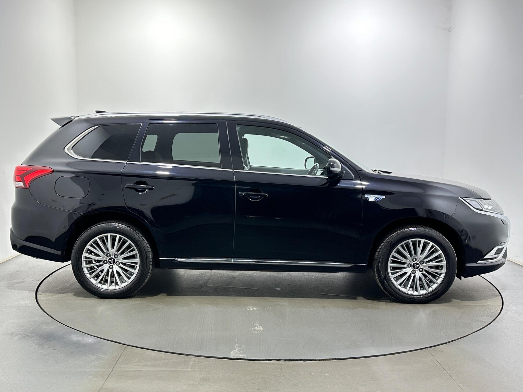 Mitsubishi Outlander view 9