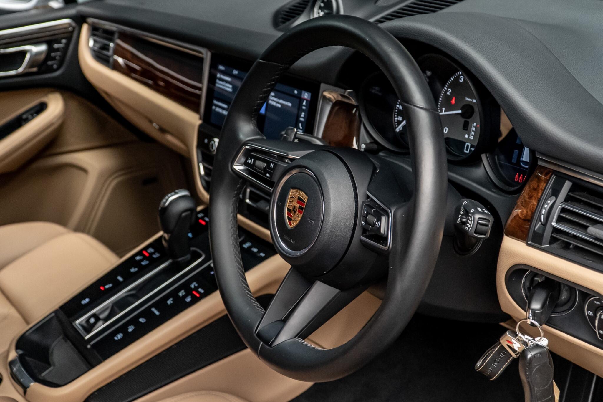 Porsche Macan view 28