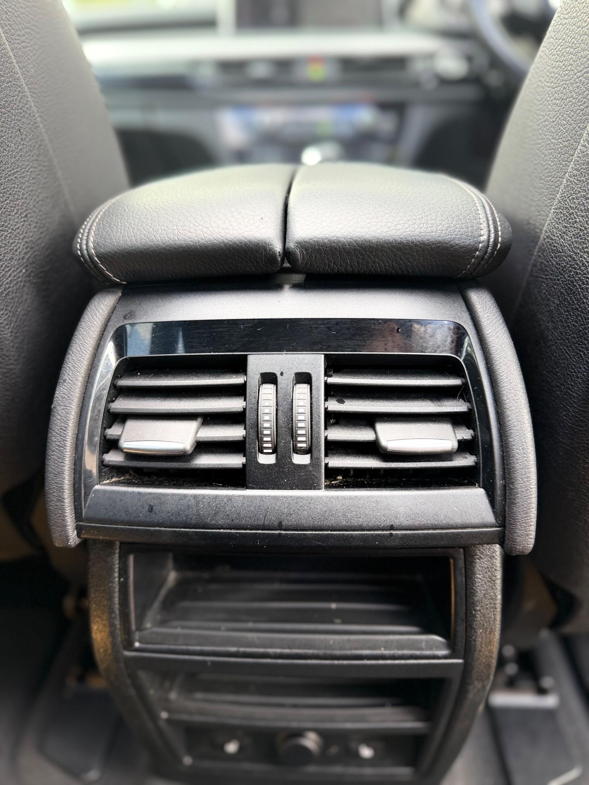 BMW X5 view 24