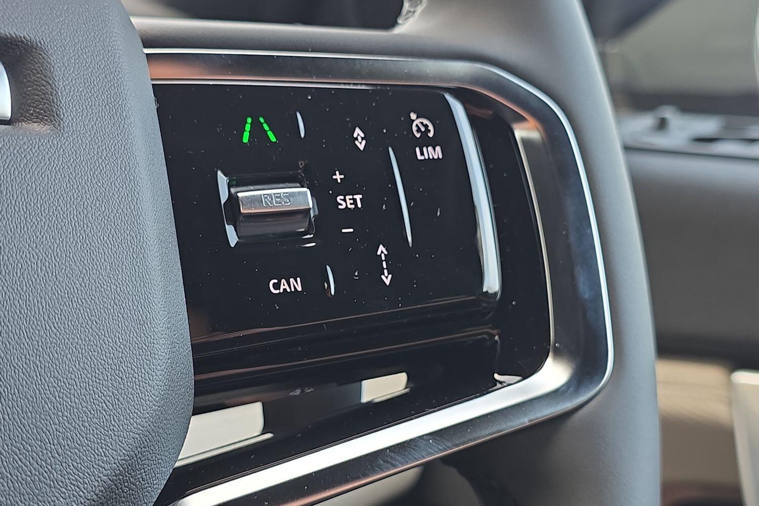 Land Rover Discovery Sport view 31