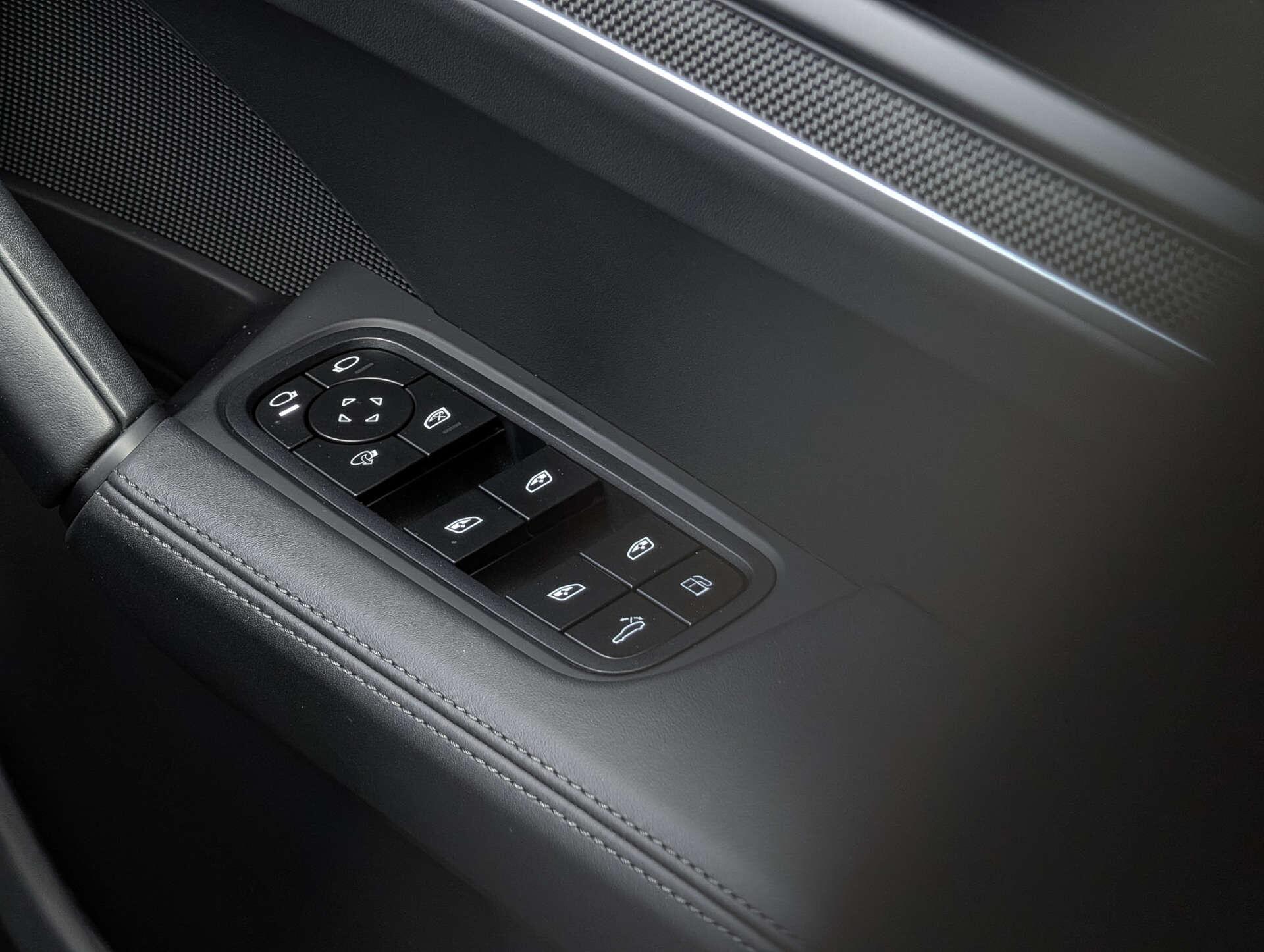 Porsche Cayenne view 36