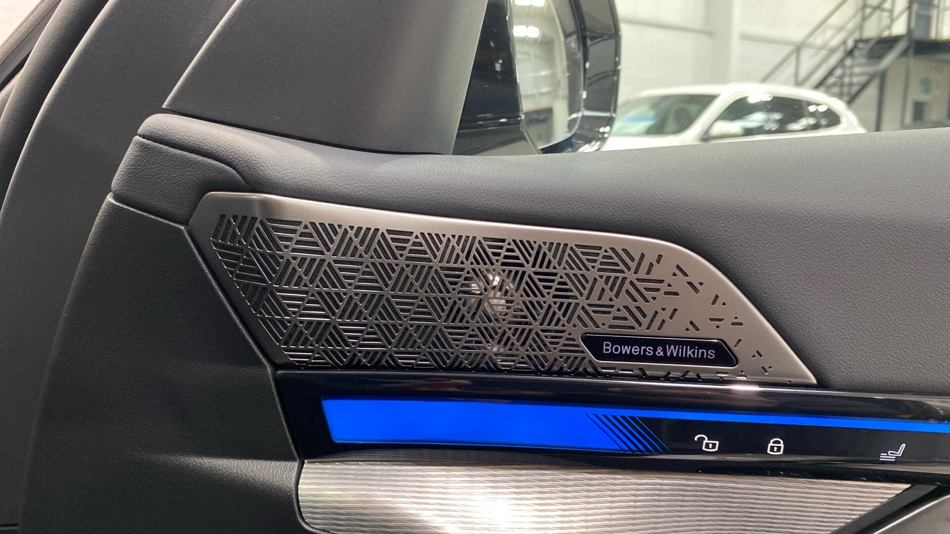 BMW i5 view 20