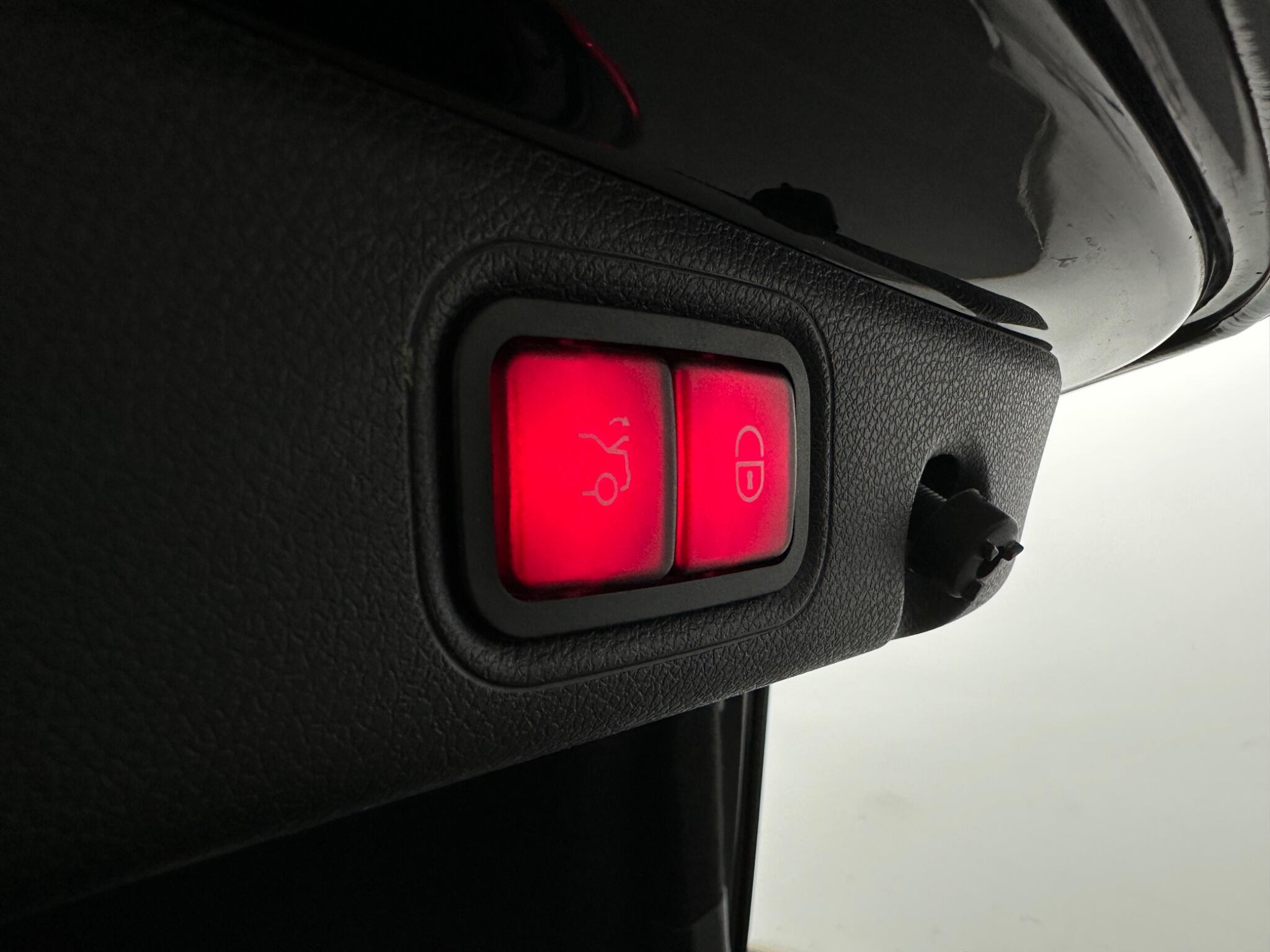 Mercedes-Benz E-Class view 47