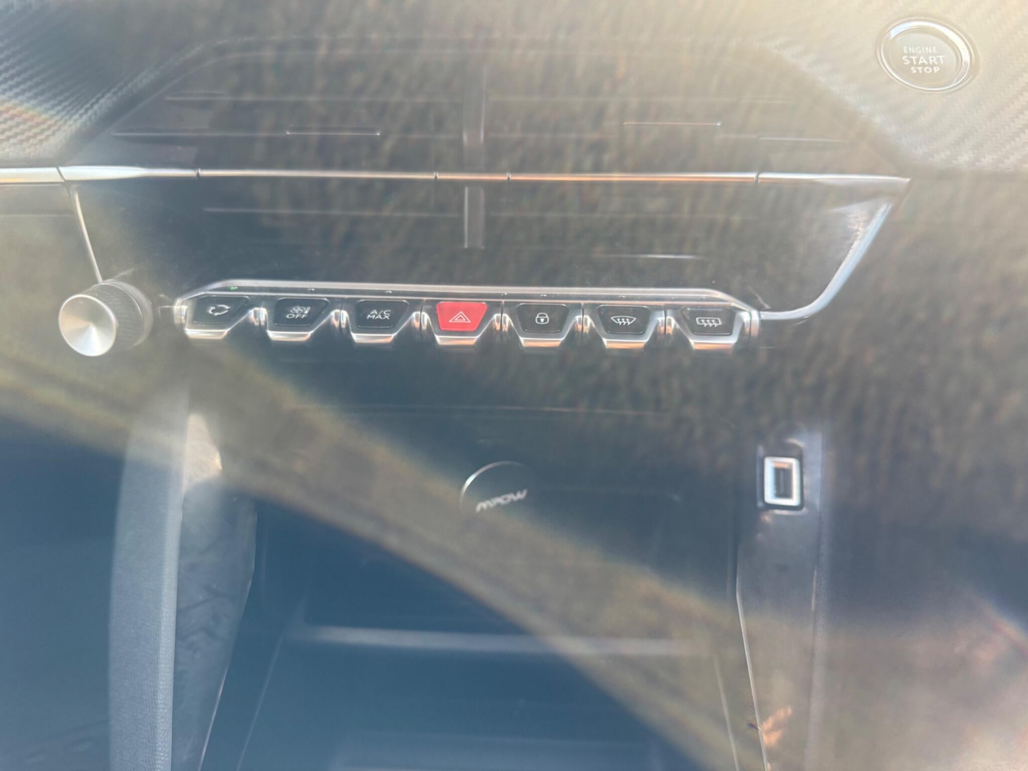 Peugeot 208 view 14