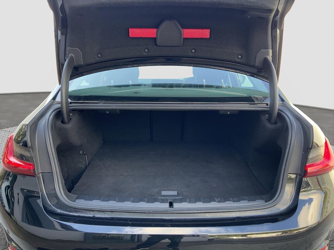 BMW 3 Series view 18
