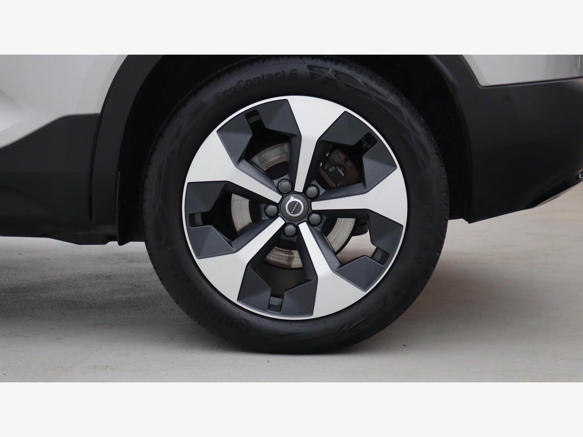 Volvo XC40 view 12