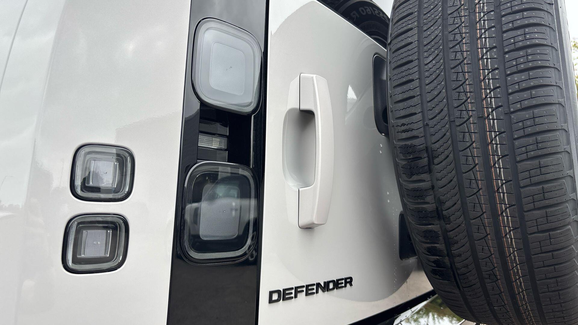 Land Rover Defender view 44