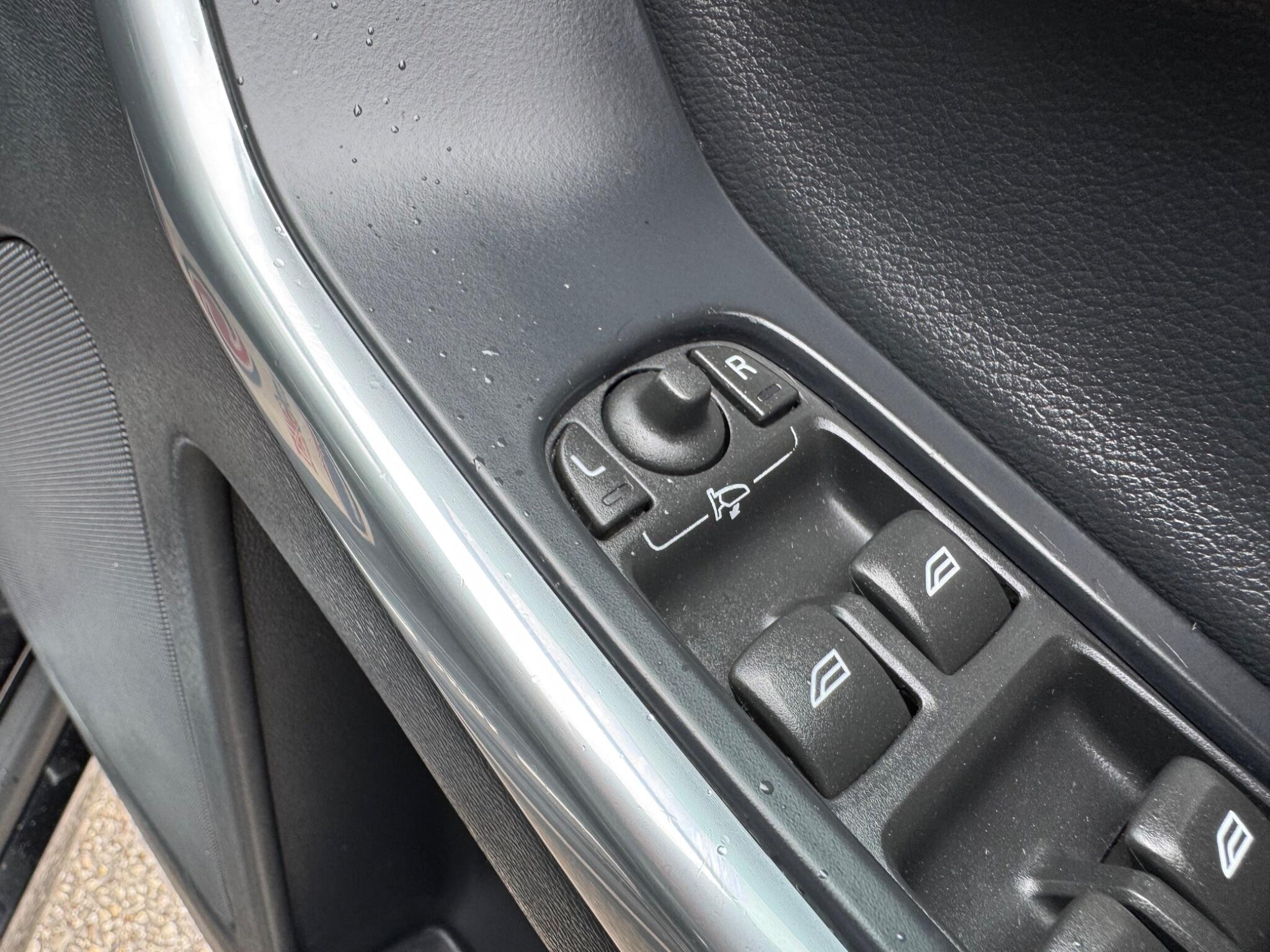 Volvo XC60 view 28