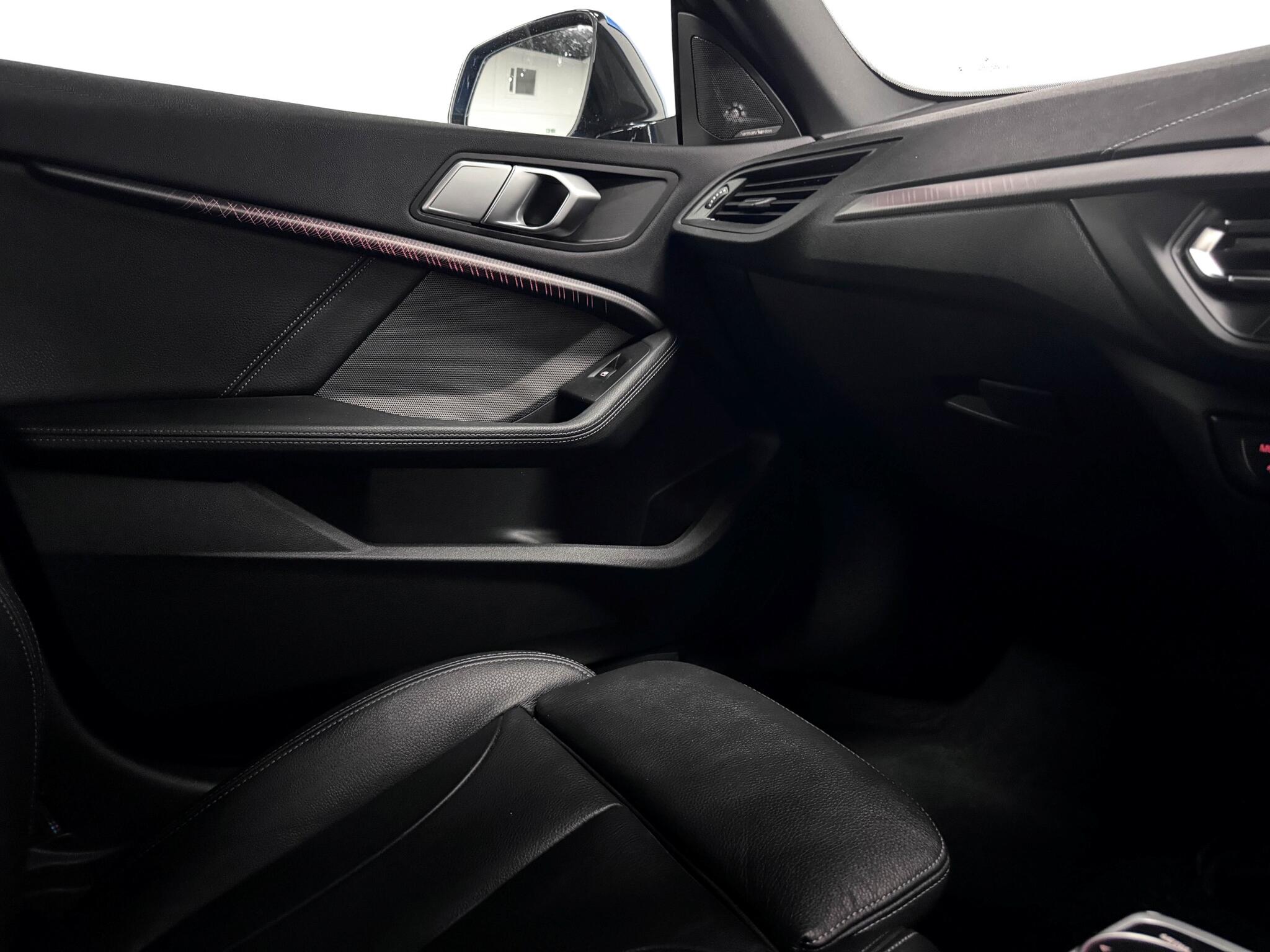 BMW 2 Series view 32