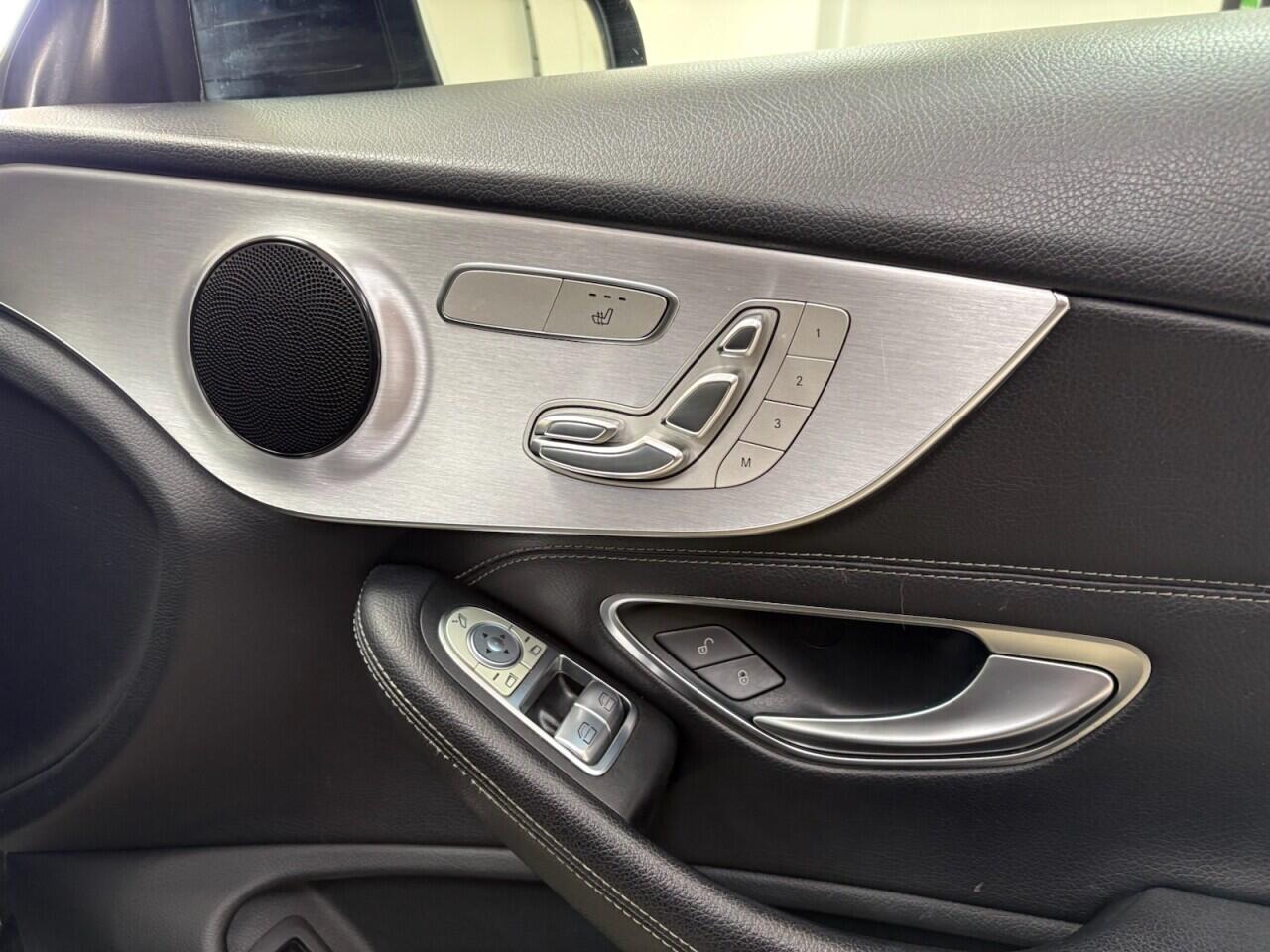 Mercedes-Benz C-Class view 13