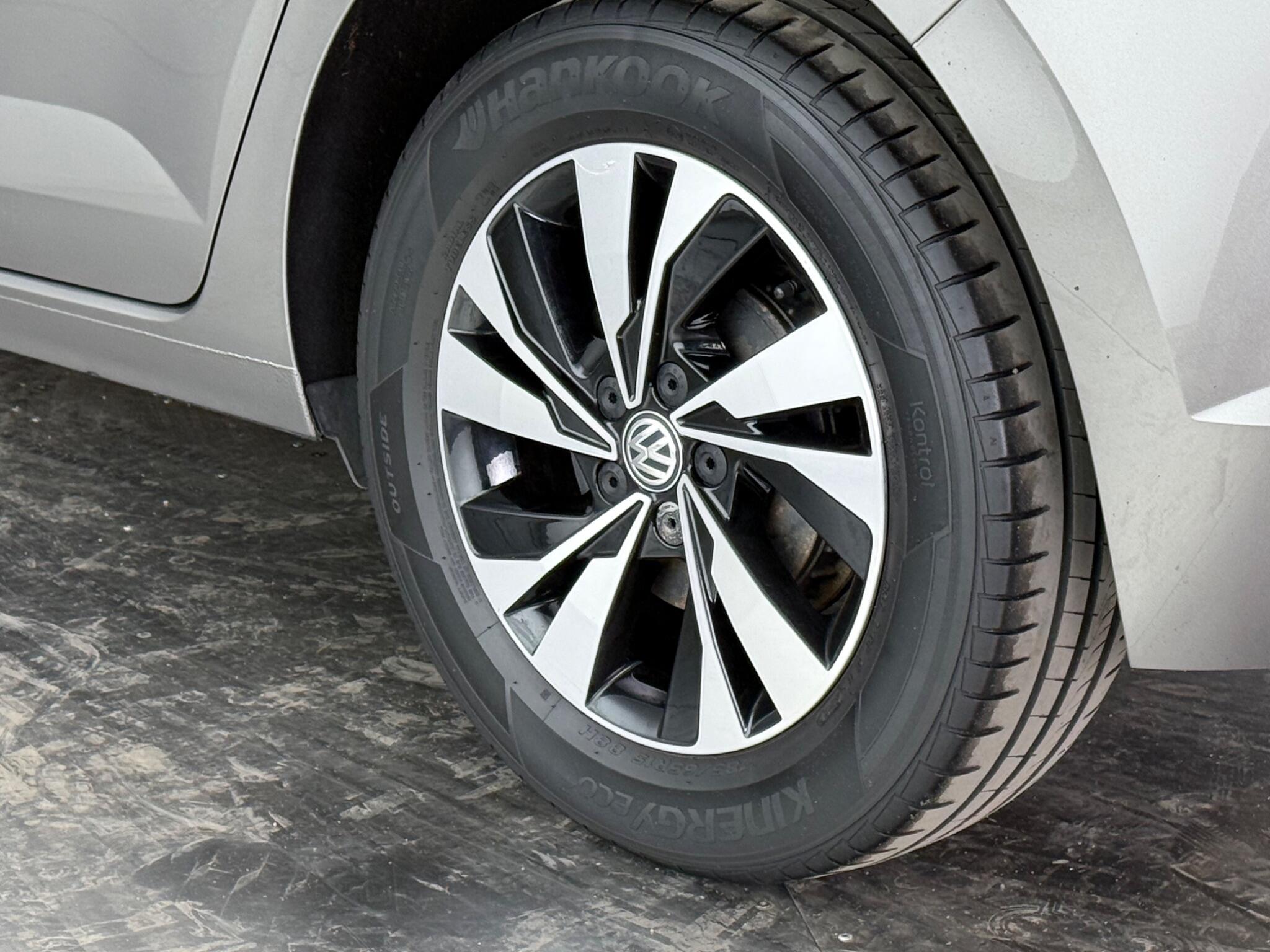 Volkswagen Polo view 8