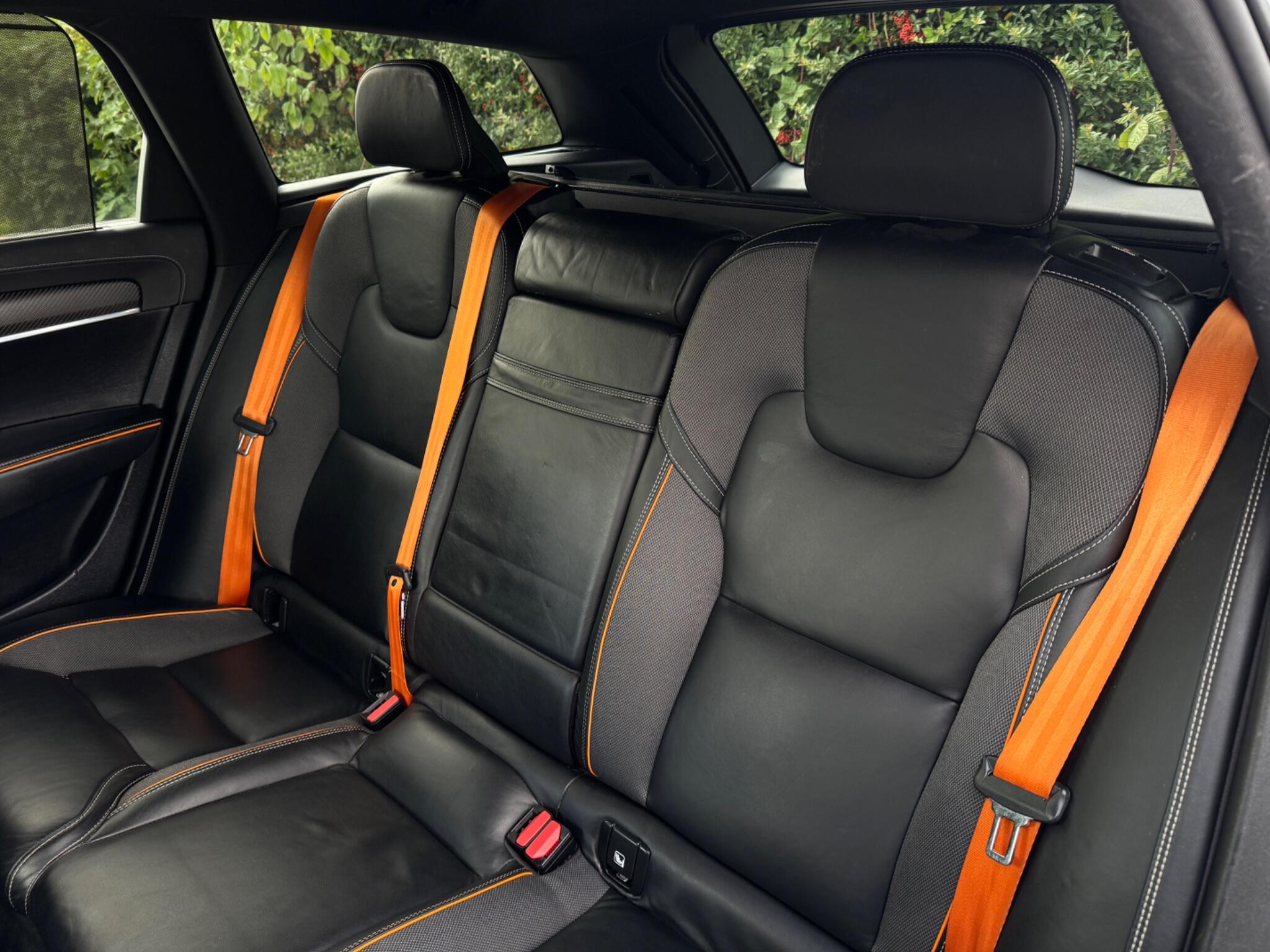 Volvo V90 Cross Country view 31