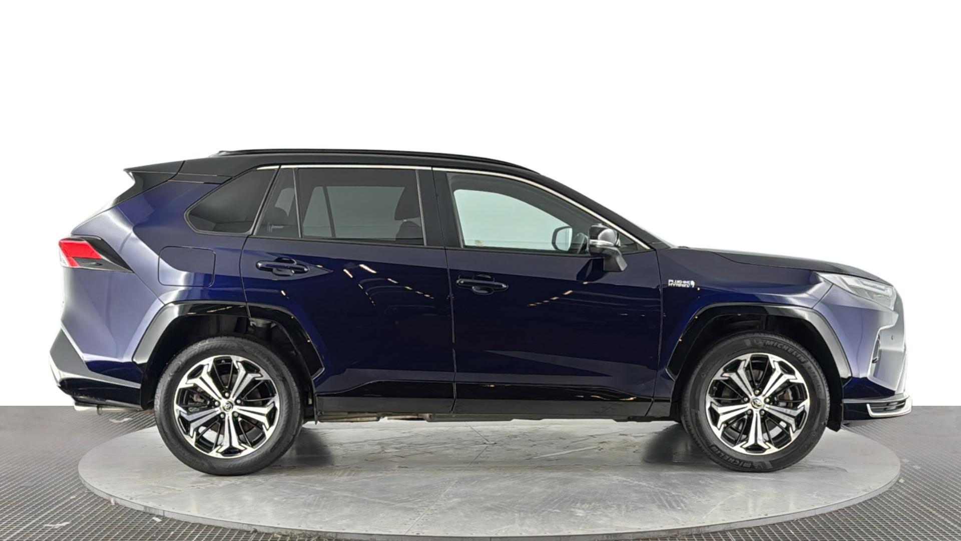 Toyota RAV4 view 3