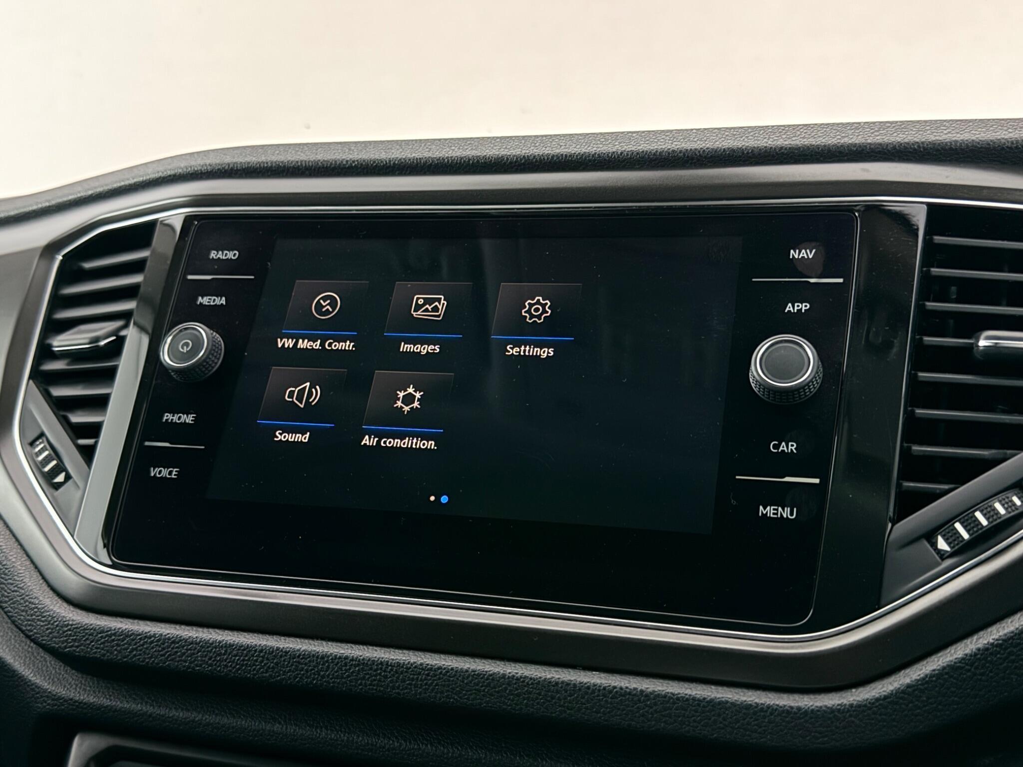 Volkswagen T-Roc view 26