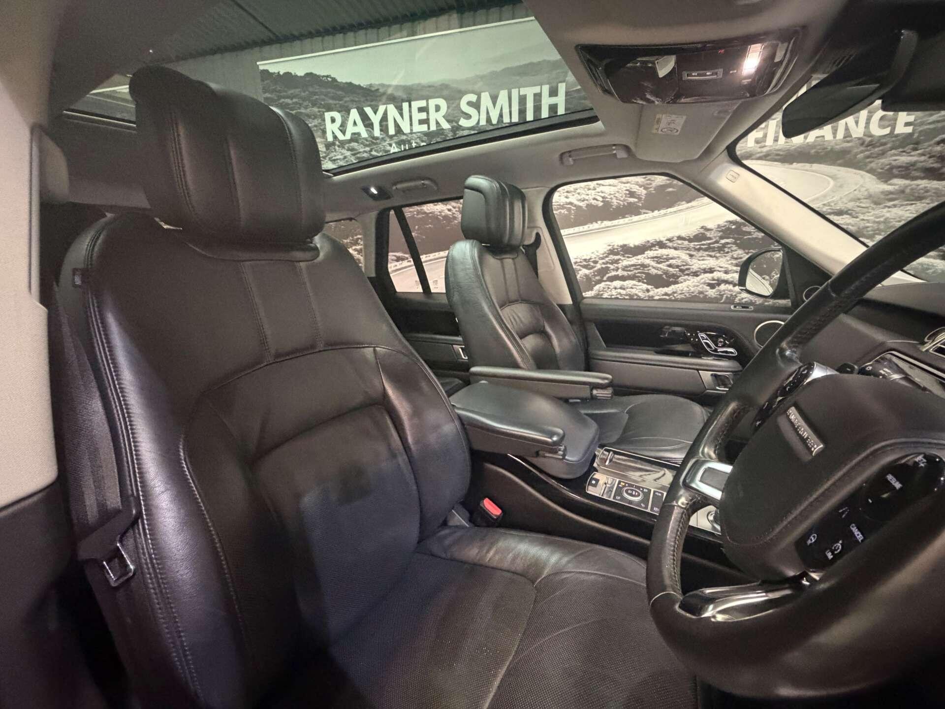 Land Rover Range Rover view 15