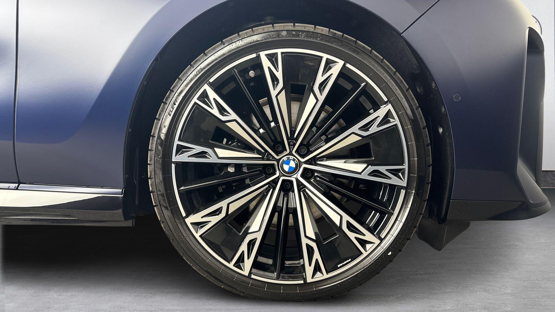 BMW i7 view 14