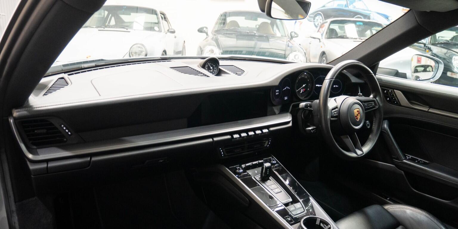 Porsche 911 view 17