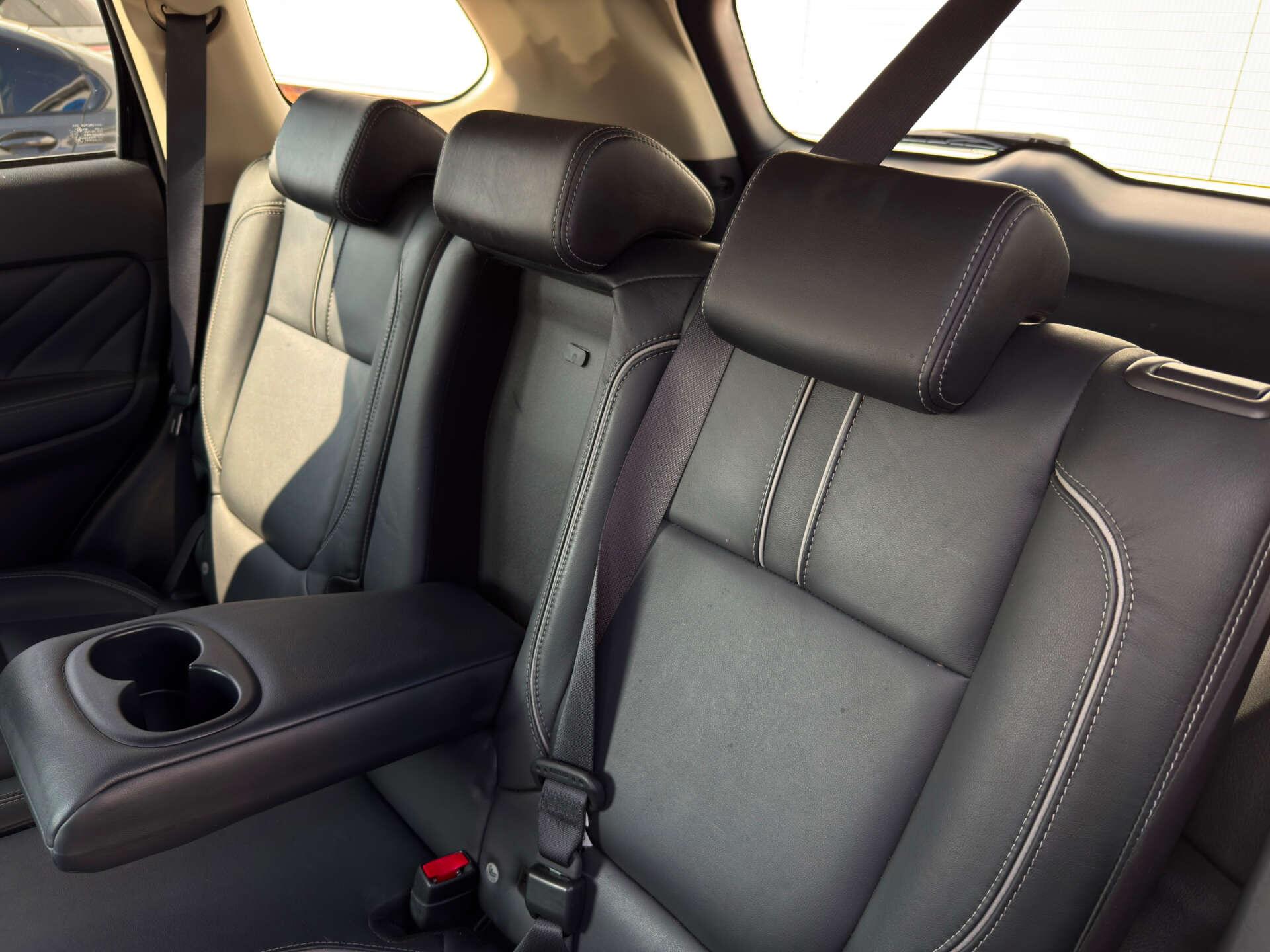 Mitsubishi Outlander view 36